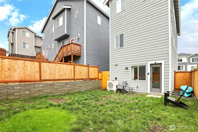 a view of a house with a backyard