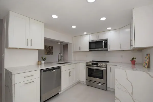 $2,700 | 1831 Sabal Palm Drive, Unit 407, Davie, FL 33324
