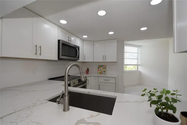 $2,700 | 1831 Sabal Palm Drive, Unit 407, Davie, FL 33324