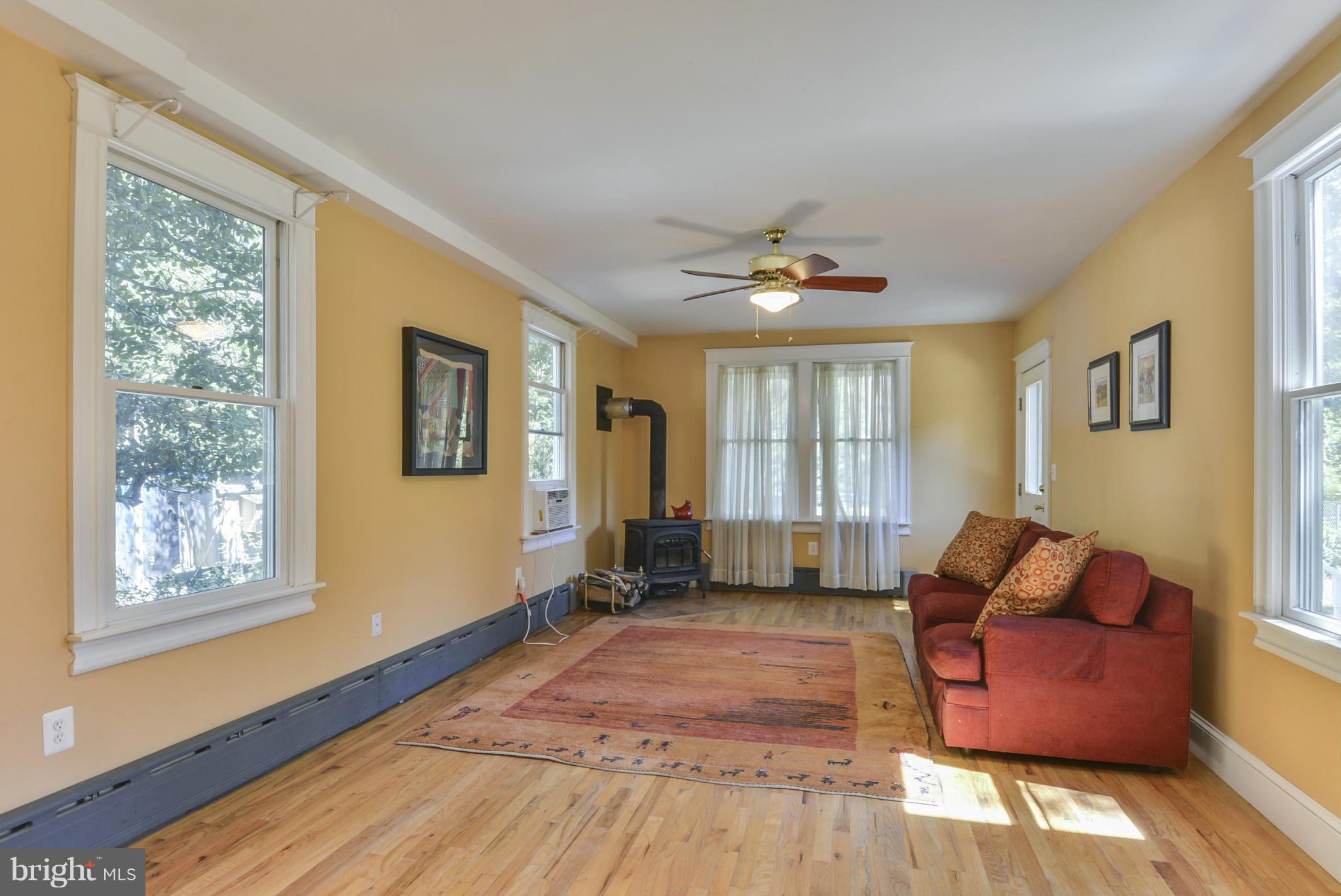 727 Chesapeake Avenue Silver Spring, MD 20910 - Photo 11 of 29 Family Room