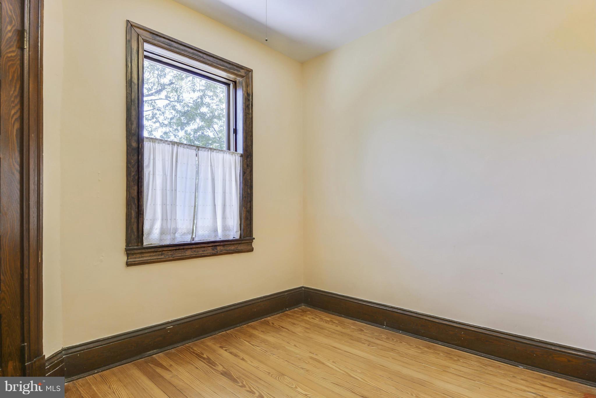 727 Chesapeake Avenue Silver Spring, MD 20910 - Photo 16 of 29 Bedroom1