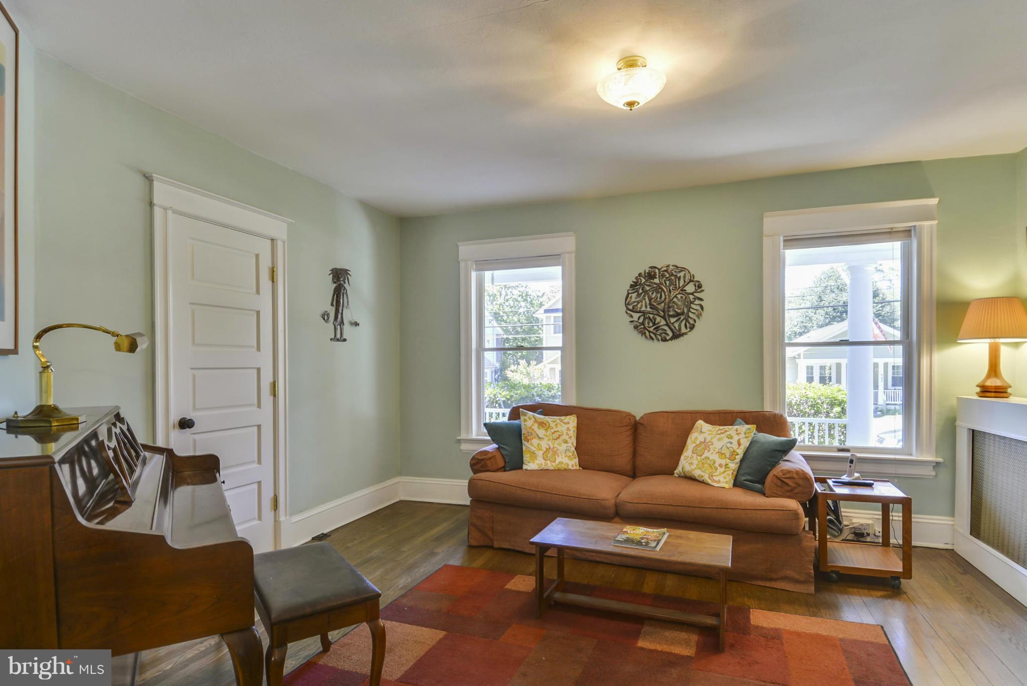 727 Chesapeake Avenue Silver Spring, MD 20910 - Photo 5 of 29 Living Room
