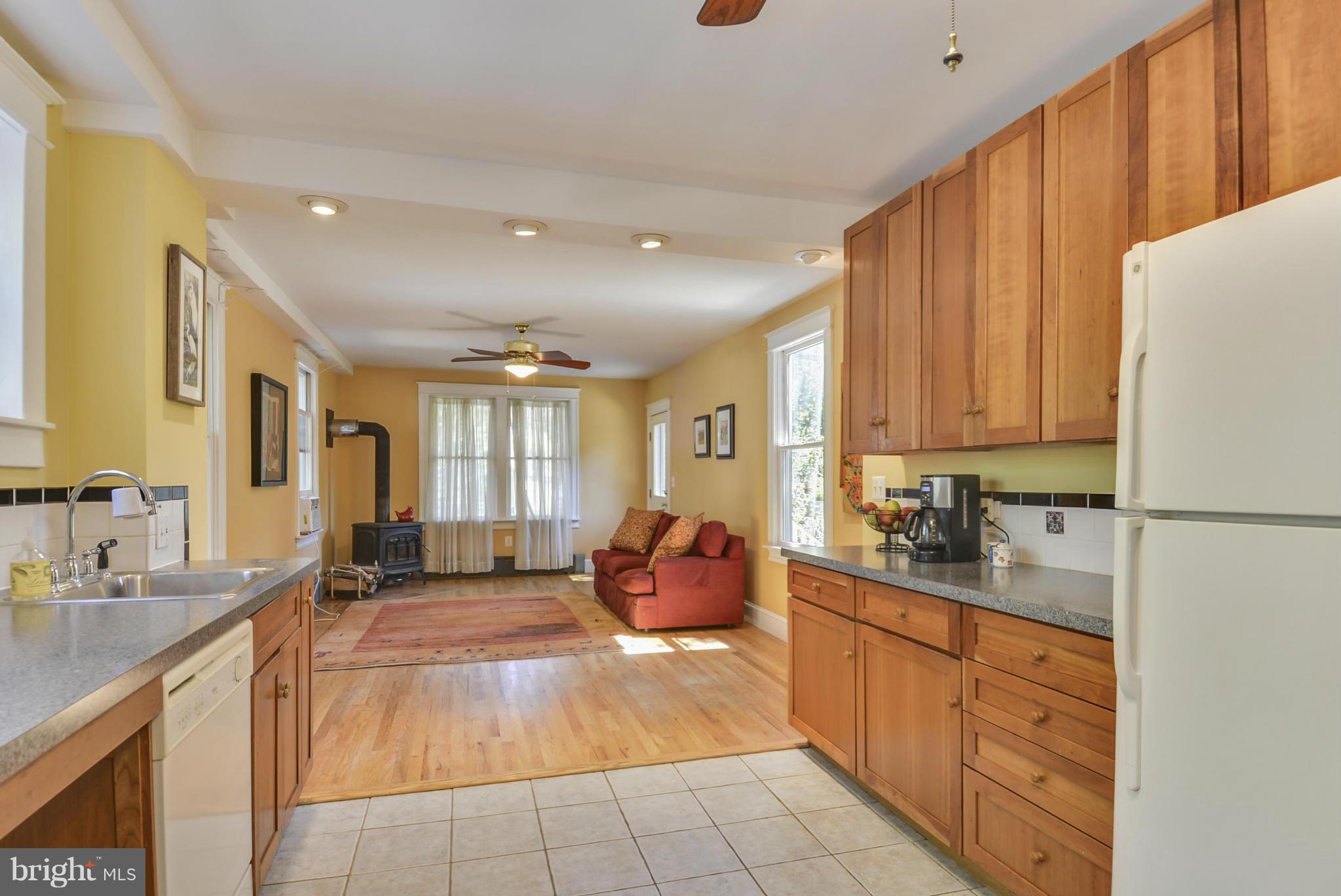727 Chesapeake Avenue Silver Spring, MD 20910 - Photo 10 of 29 Kitchen