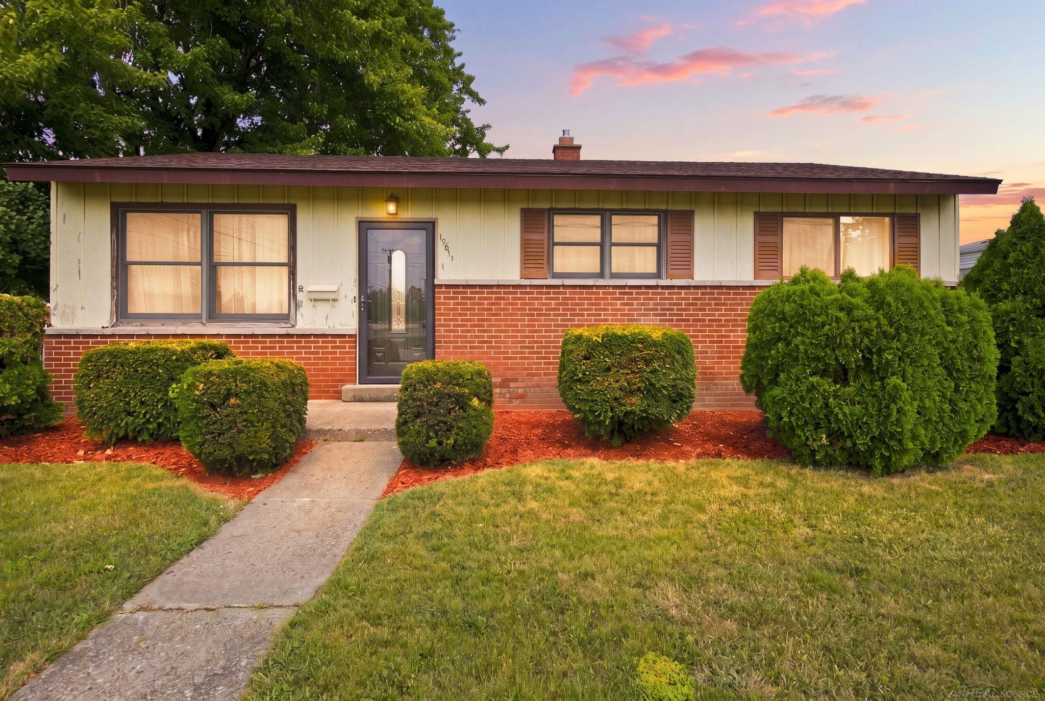 15611 Common Road Roseville, MI 48066 - Photo 1 of 27 Gallery Image 1