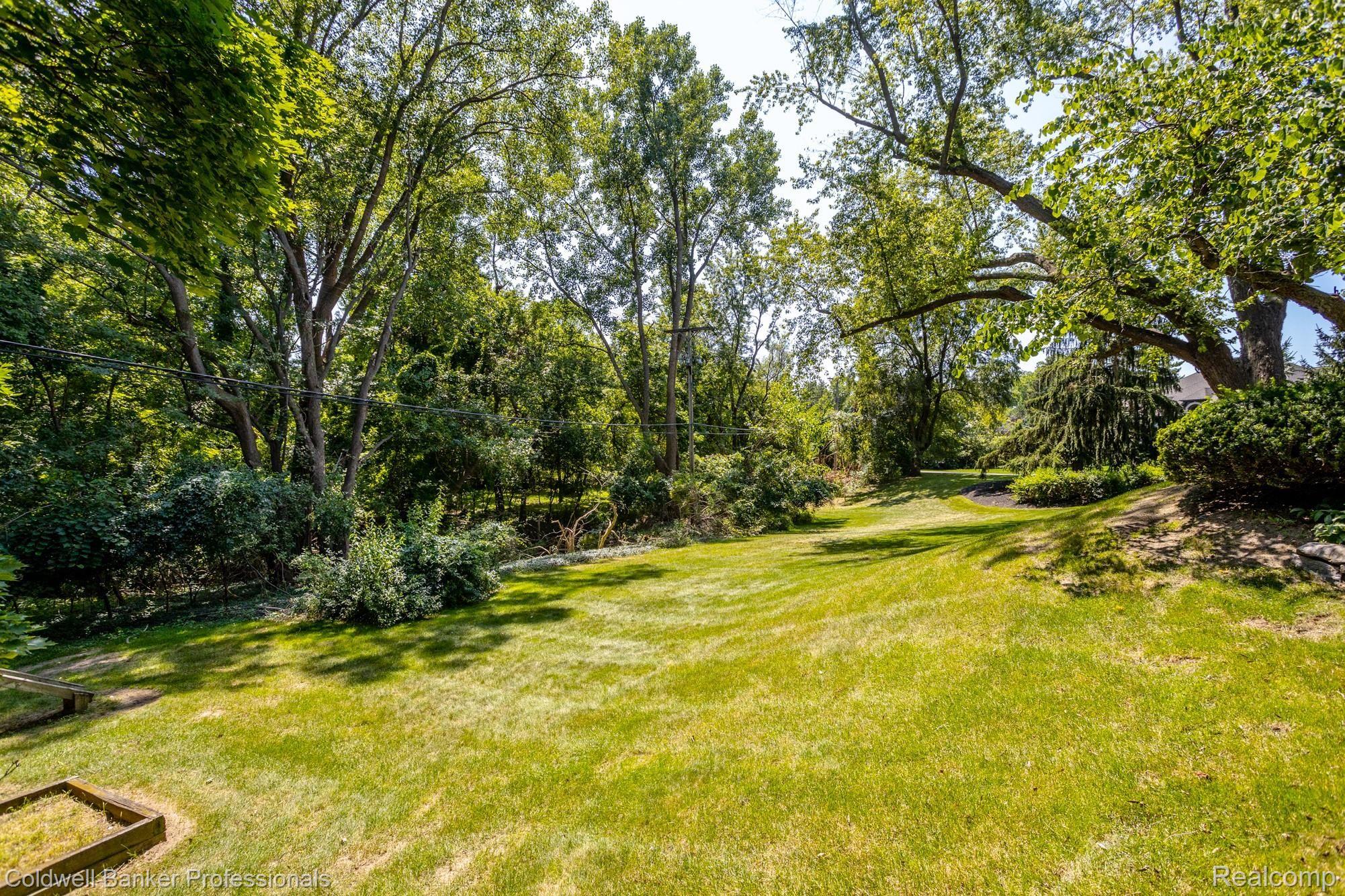 2623 Worcester Road West Bloomfield, MI 48323 - Photo 14 of 68 2623 Worcester S018.jpg