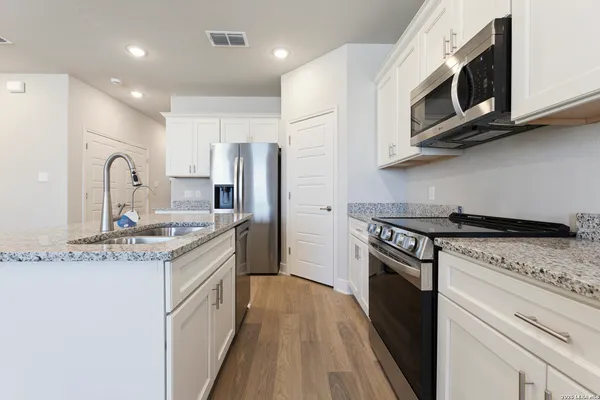 $1,500 | 7126 Magnolia Creek, Unit 101, San Antonio, TX 78252