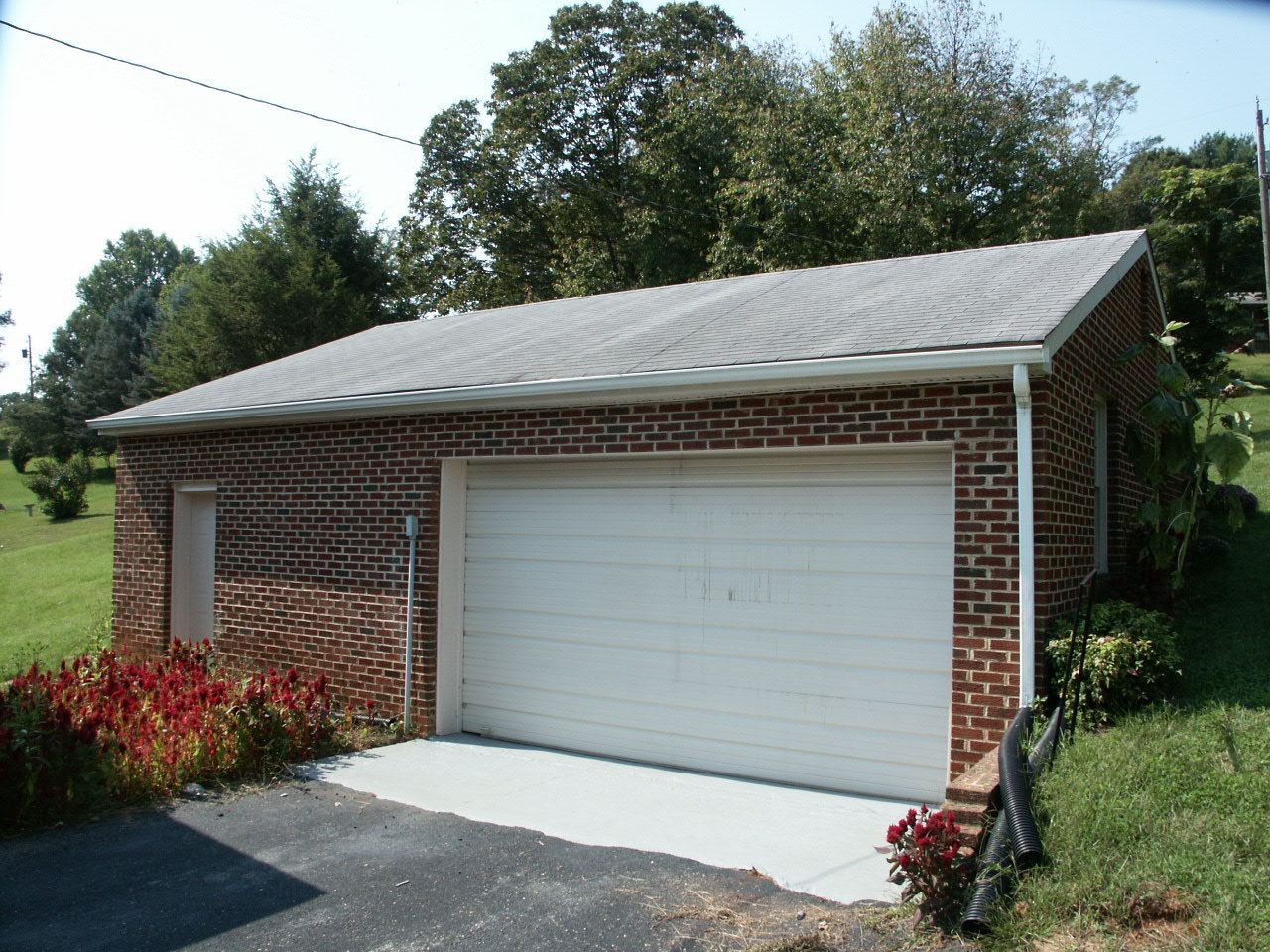5929 Merriman Road Roanoke, VA 24018 - Photo 2 of 8 Garage
