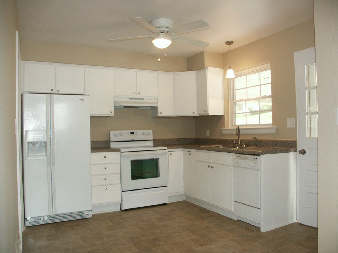 5929 Merriman Road Roanoke, VA 24018 - Photo 3 of 8 Kitchen
