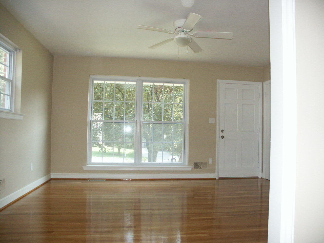 5929 Merriman Road Roanoke, VA 24018 - Photo 4 of 8 living room