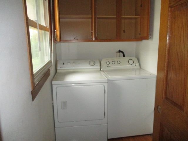 424 North 10th Street Rochelle, IL 61068 - Photo 13 of 22 a utility room with dryer and washer