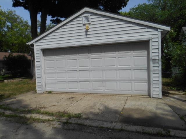 424 North 10th Street Rochelle, IL 61068 - Photo 20 of 22 a front view of a house
