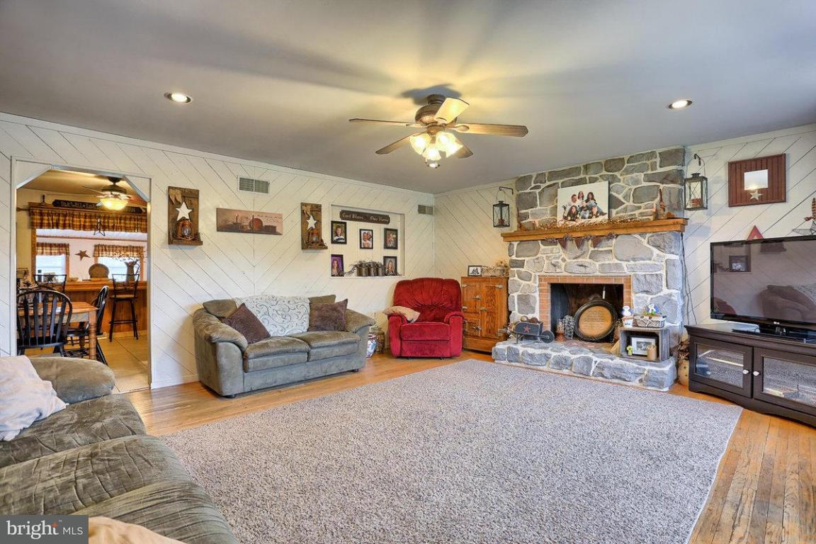 123 Oakview Road Lancaster, PA 17602 - Photo 3 of 32 Gallery Image 3