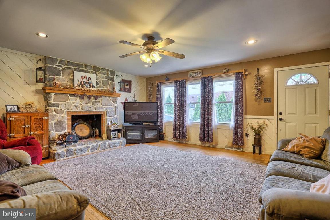 123 Oakview Road Lancaster, PA 17602 - Photo 4 of 32 Gallery Image 4