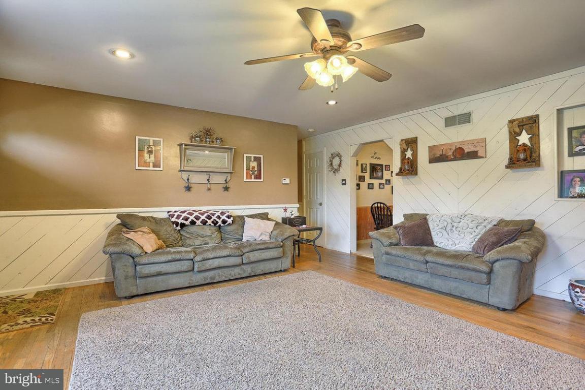 123 Oakview Road Lancaster, PA 17602 - Photo 5 of 32 Gallery Image 5