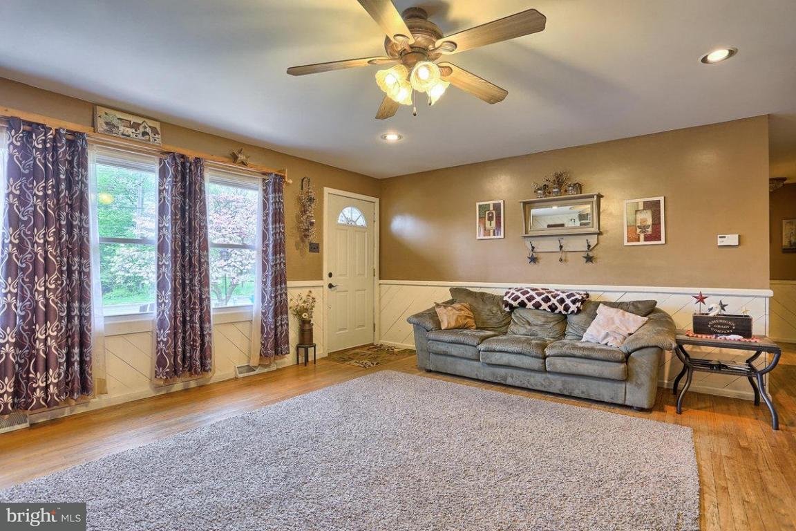123 Oakview Road Lancaster, PA 17602 - Photo 6 of 32 Gallery Image 6
