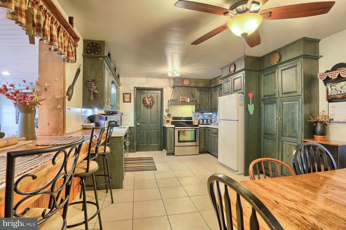 123 Oakview Road Lancaster, PA 17602 - Photo 8 of 32 Gallery Image 8
