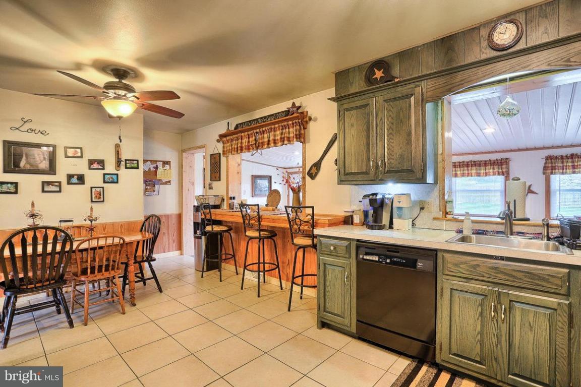 123 Oakview Road Lancaster, PA 17602 - Photo 9 of 32 Gallery Image 9