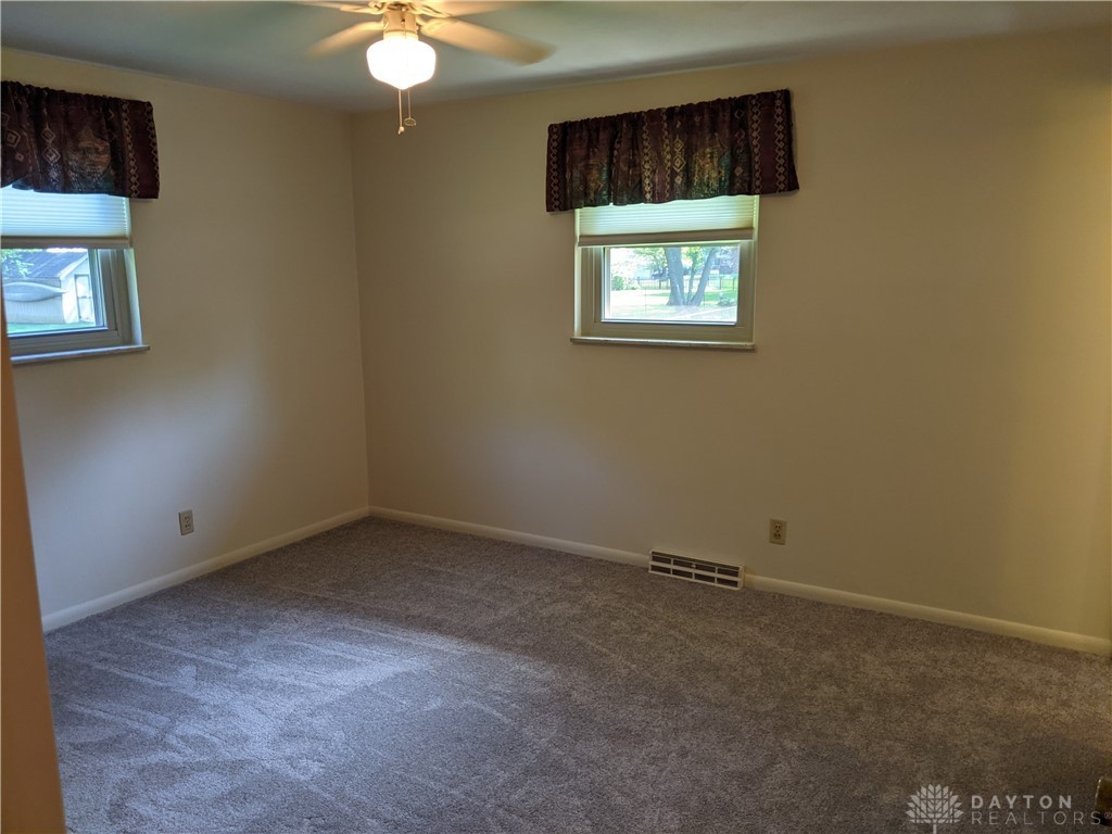 84 Parkhurst Road Dayton, OH 45440 - Photo 11 of 33