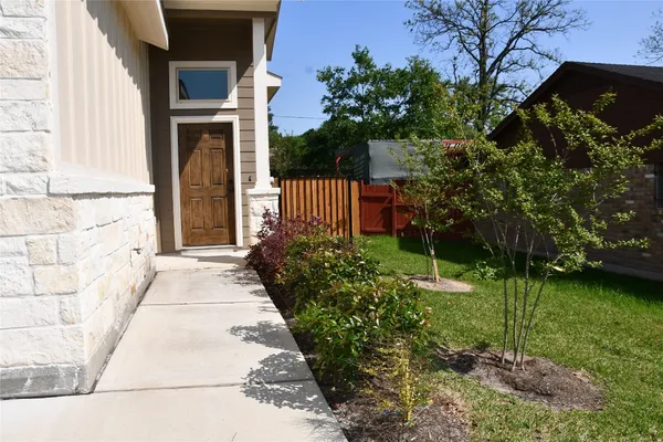 $1,845 | 106 Wickersham, Unit B, Conroe, TX 77304