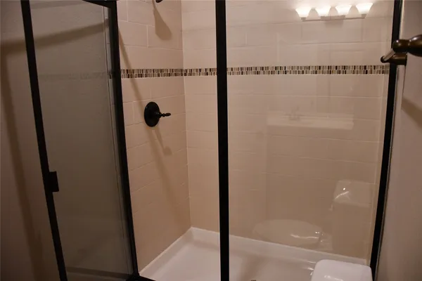 $1,845 | 106 Wickersham, Unit B, Conroe, TX 77304