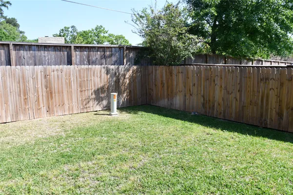 $1,845 | 106 Wickersham, Unit B, Conroe, TX 77304