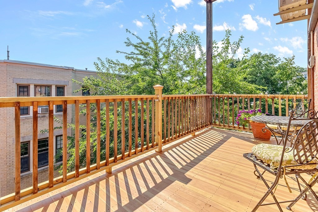 44 Kilsyth Road, Unit 3 Brookline, MA 02445 - Photo 10 of 11