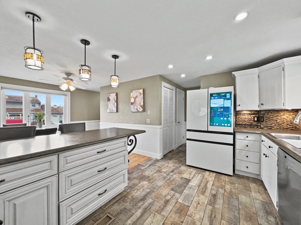 23 Rachel Street Springfield, MA 01129 - Photo 2 of 35