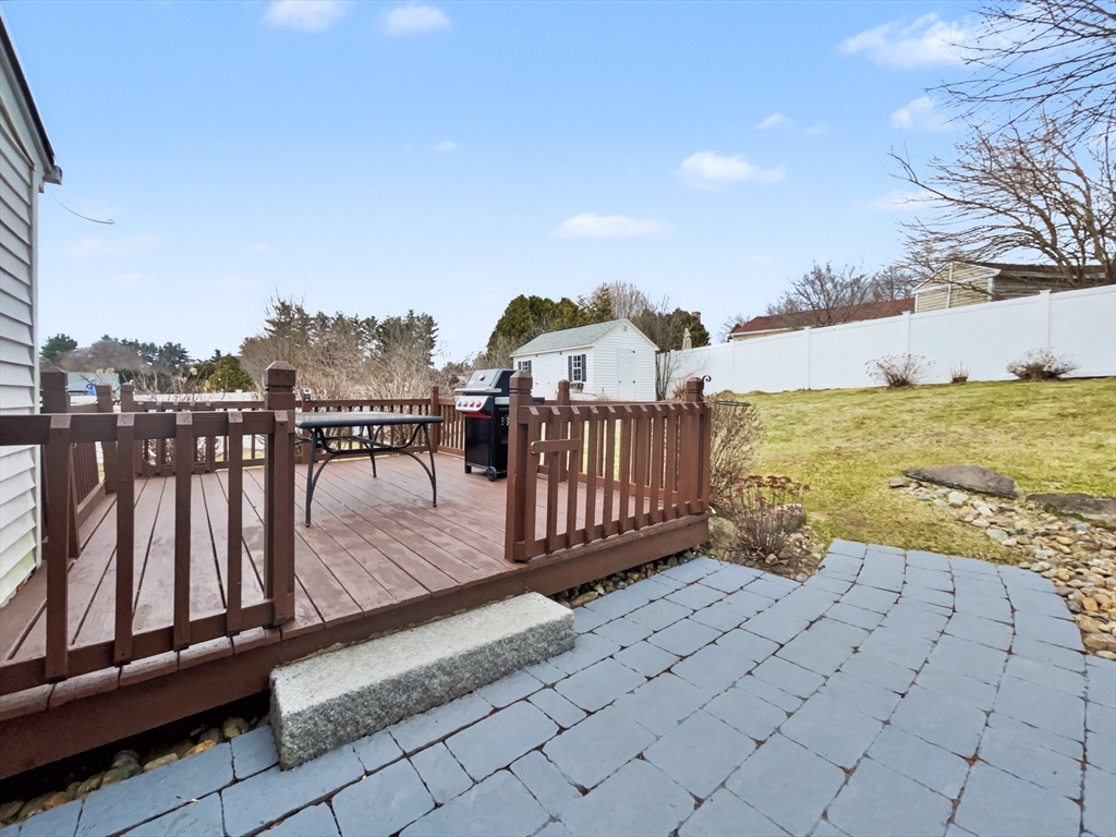 23 Rachel Street Springfield, MA 01129 - Photo 33 of 35