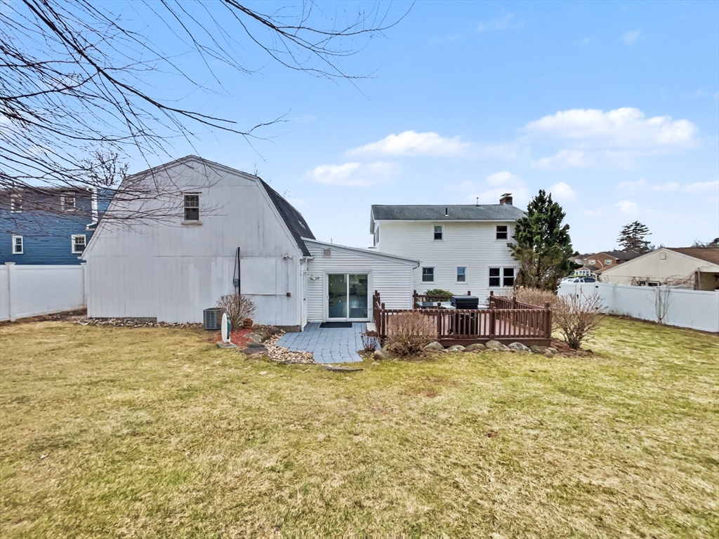 23 Rachel Street Springfield, MA 01129 - Photo 34 of 35