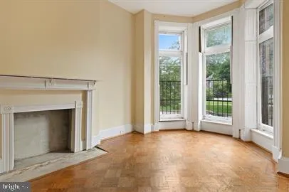 a view of empty room with front door