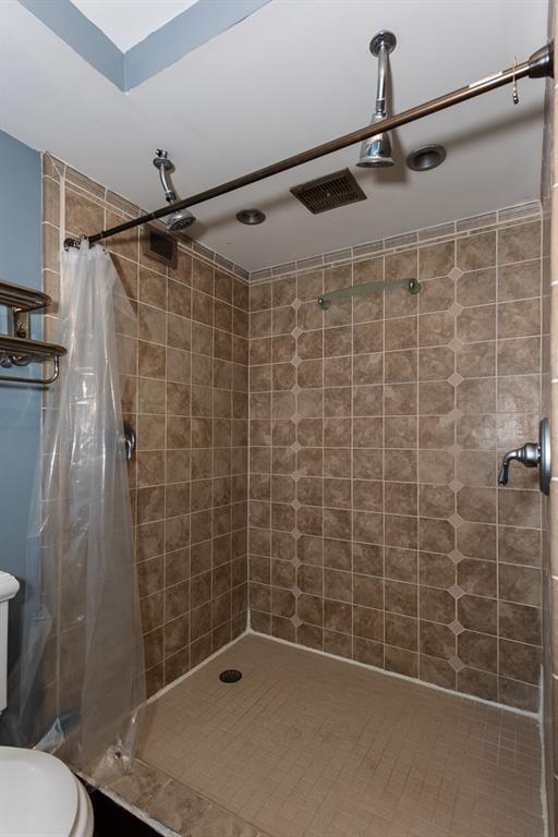 375 Ralph McGill Boulevard Northeast, Unit 1701 Atlanta, GA 30312 - Photo 26 of 33 a bathroom with a shower toilet and sink