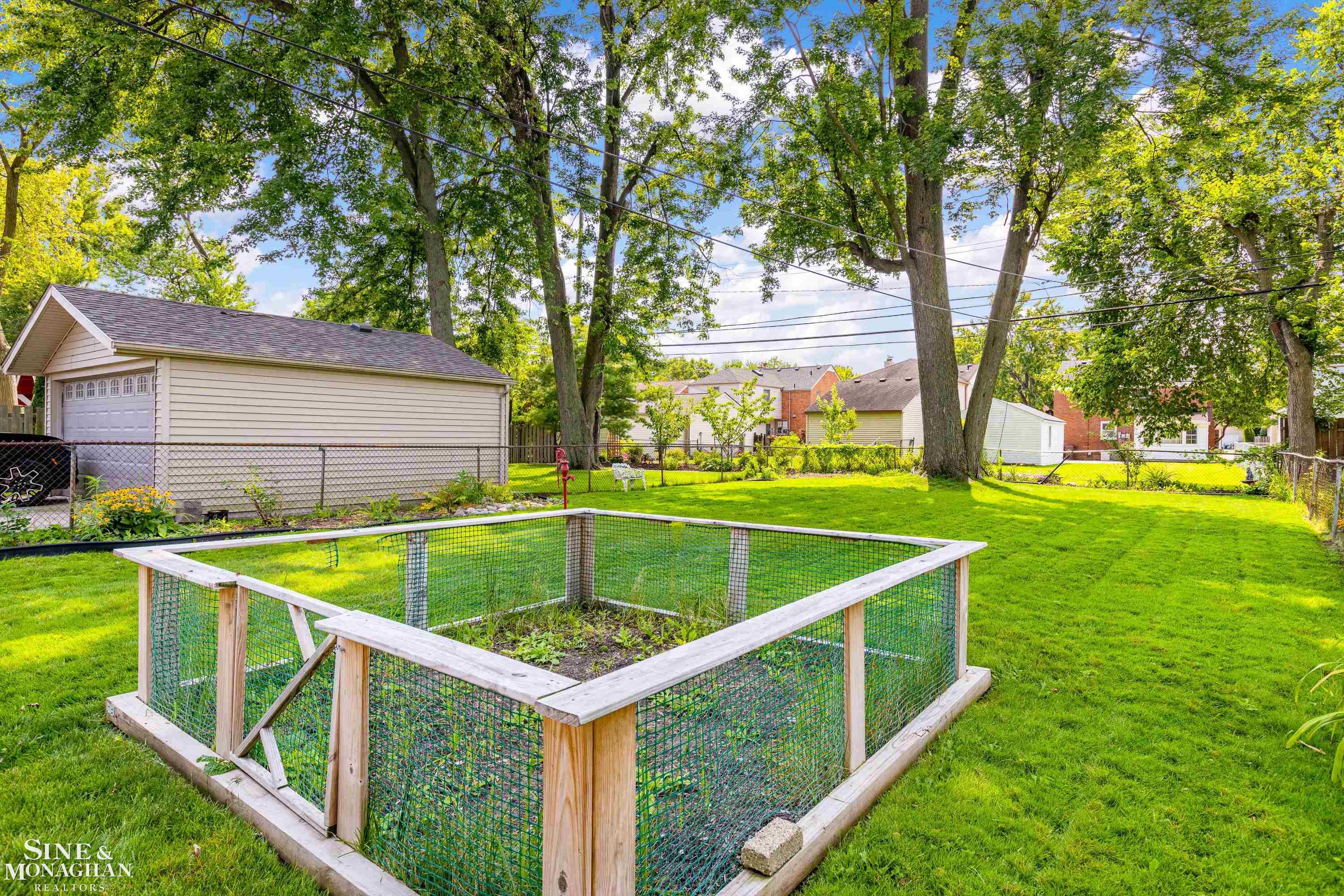 1253 Roslyn Road Grosse Pointe Woods, MI 48236 - Photo 26 of 34