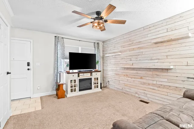 $159,900 | 2512 Sutherland Road, Springfield, IL 62702