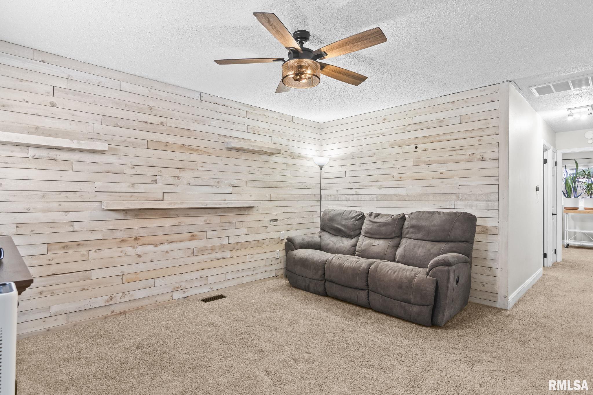 2512 Sutherland Road Springfield, IL 62702 - Photo 4 of 29
