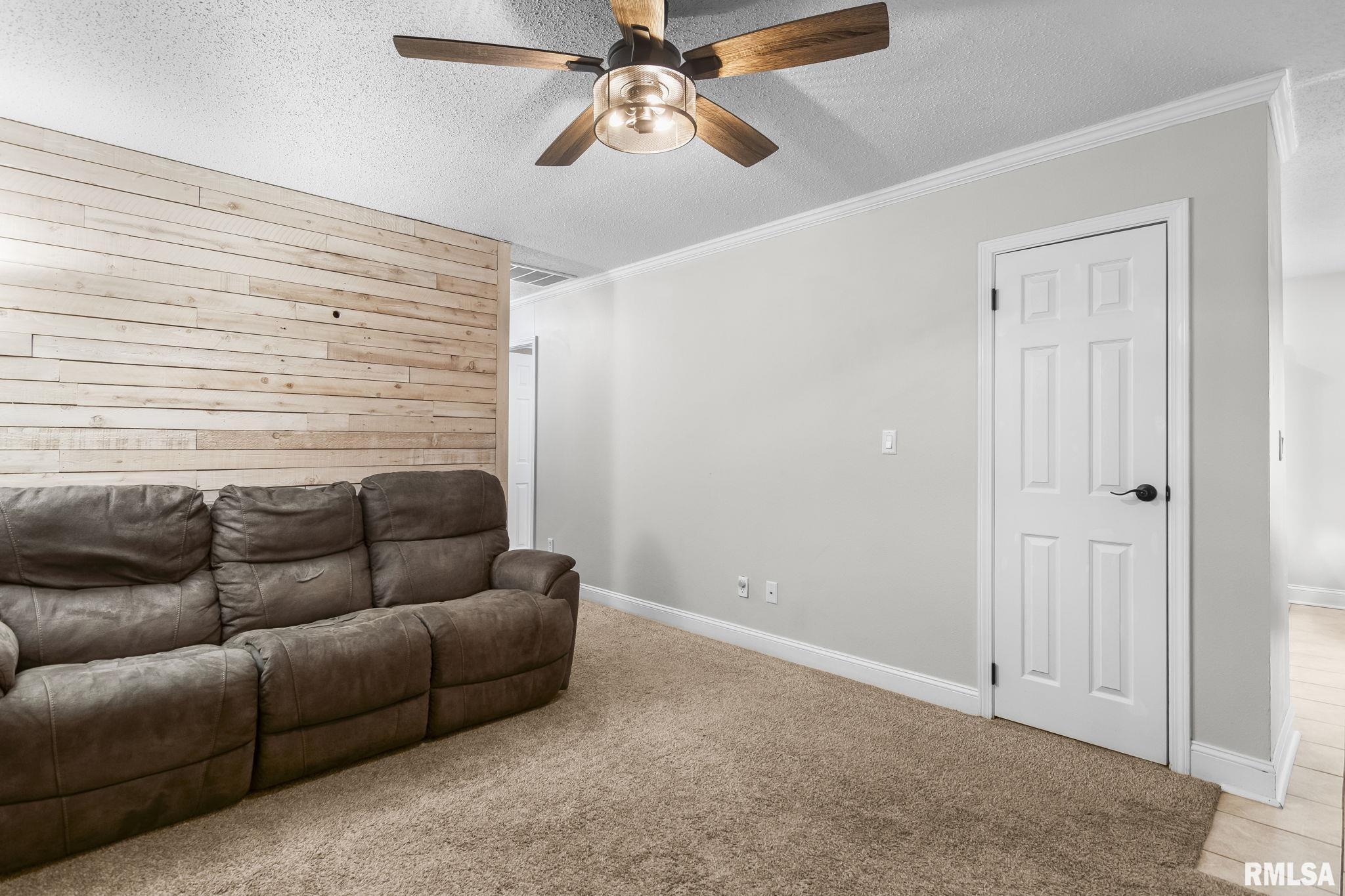 2512 Sutherland Road Springfield, IL 62702 - Photo 5 of 29