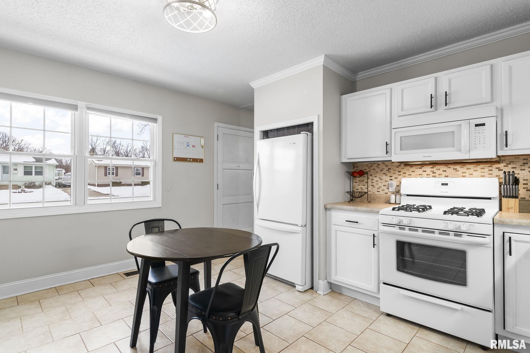2512 Sutherland Road Springfield, IL 62702 - Photo 6 of 29