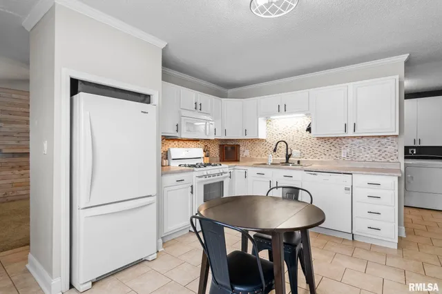 $159,900 | 2512 Sutherland Road, Springfield, IL 62702