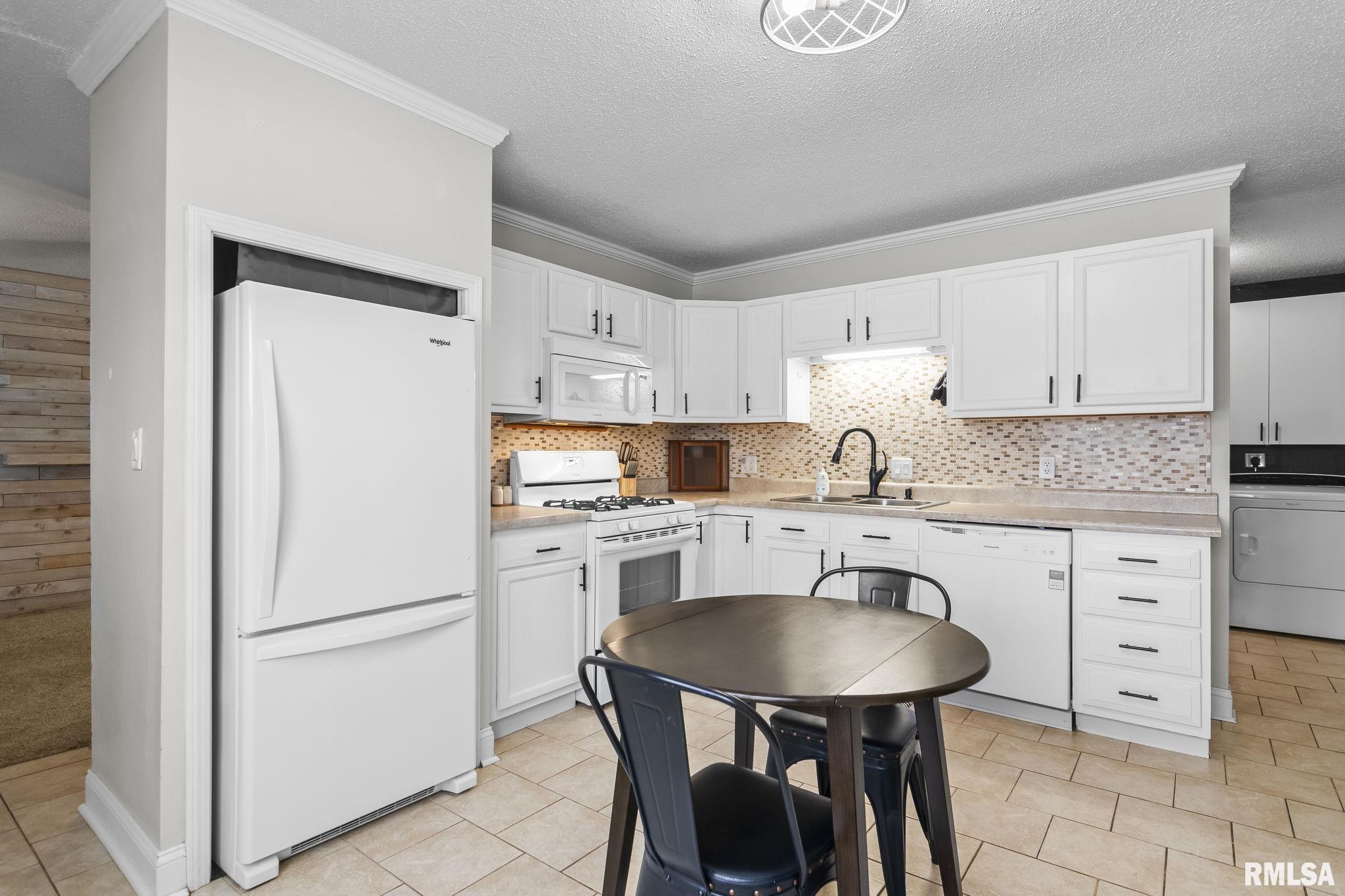 2512 Sutherland Road Springfield, IL 62702 - Photo 7 of 29