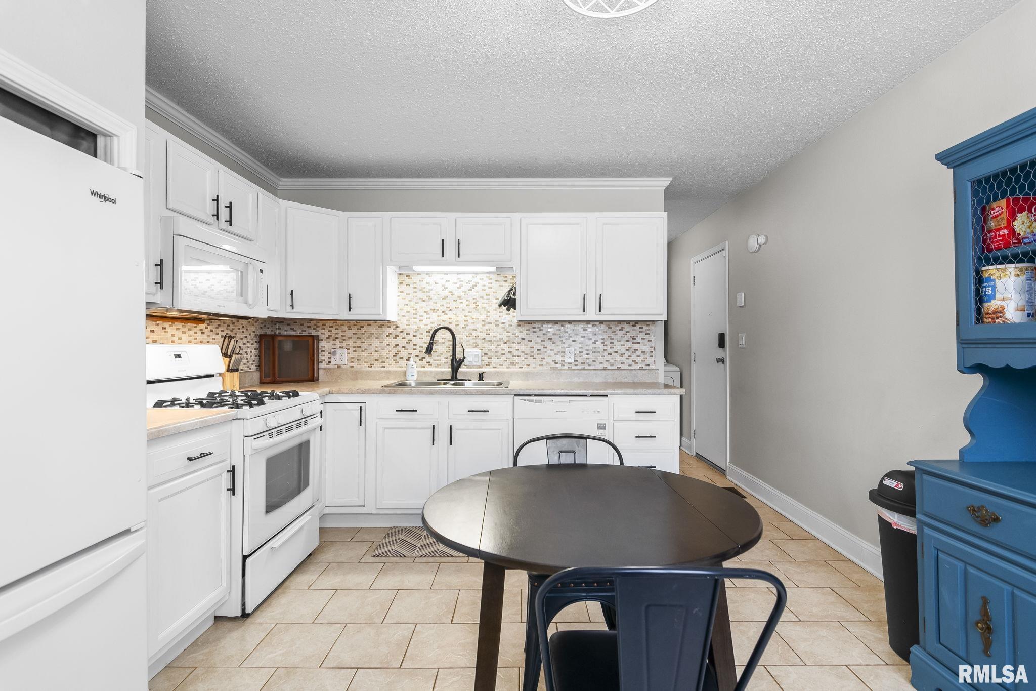 2512 Sutherland Road Springfield, IL 62702 - Photo 8 of 29