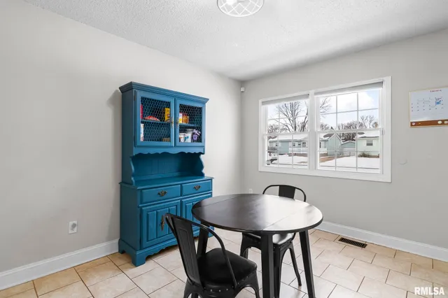 $159,900 | 2512 Sutherland Road, Springfield, IL 62702