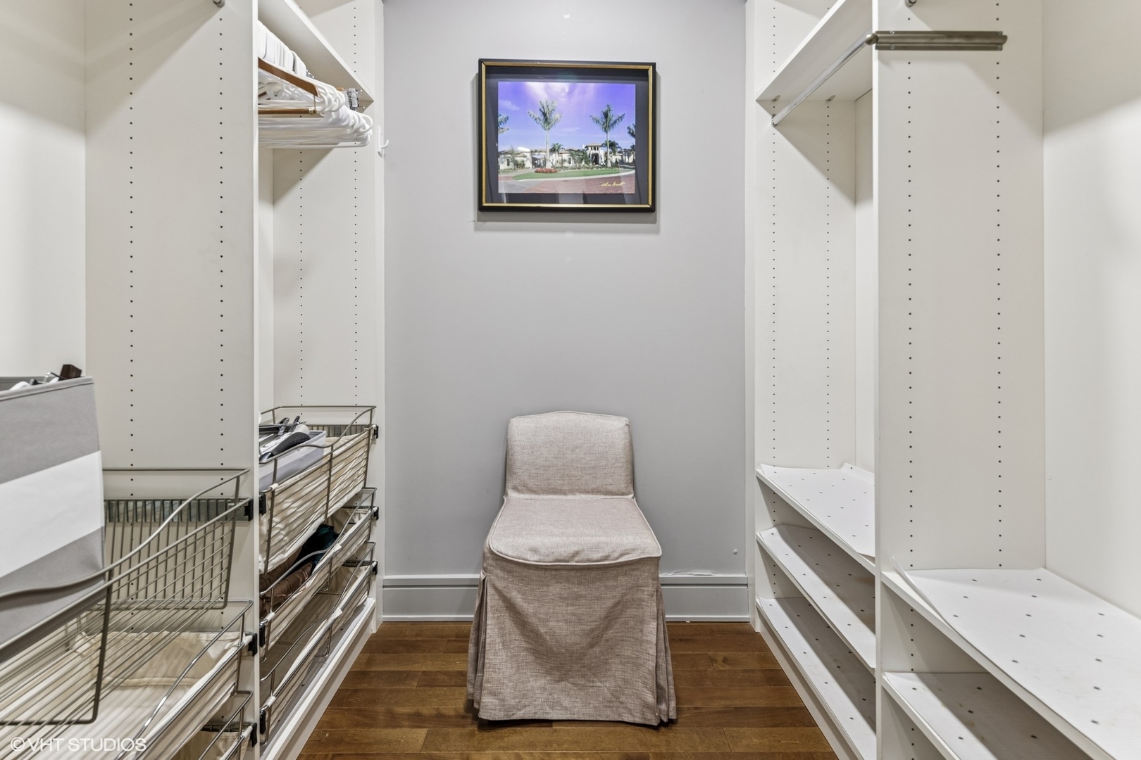 401 North Wabash Avenue, Unit 54E Chicago, IL 60611 - Photo 19 of 29 a hallway with table