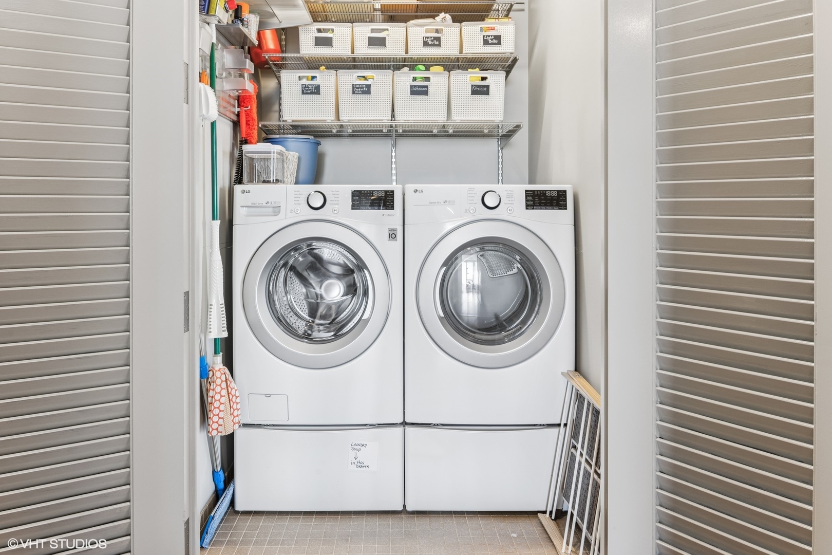401 North Wabash Avenue, Unit 54E Chicago, IL 60611 - Photo 24 of 29 a utility room with dryer and washer