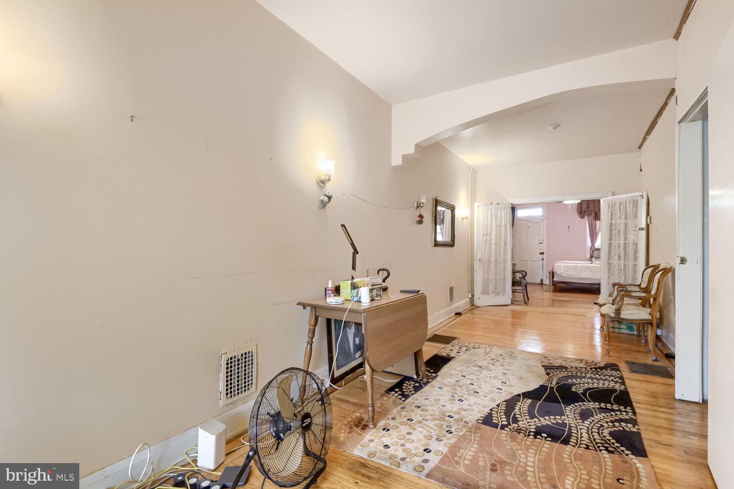 2807 East Biddle Street Baltimore, MD 21213 - Photo 4 of 17