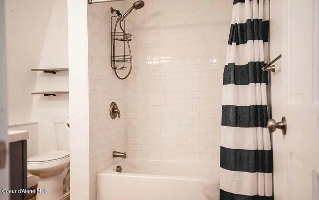 $900,000 | 2585 Clagstone Road, Spirit Lake, ID 83869