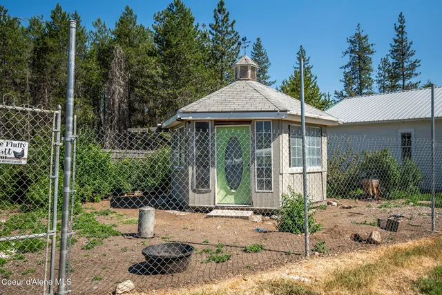 $900,000 | 2585 Clagstone Road, Spirit Lake, ID 83869