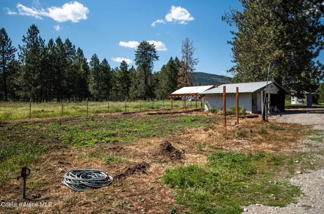 $900,000 | 2585 Clagstone Road, Spirit Lake, ID 83869