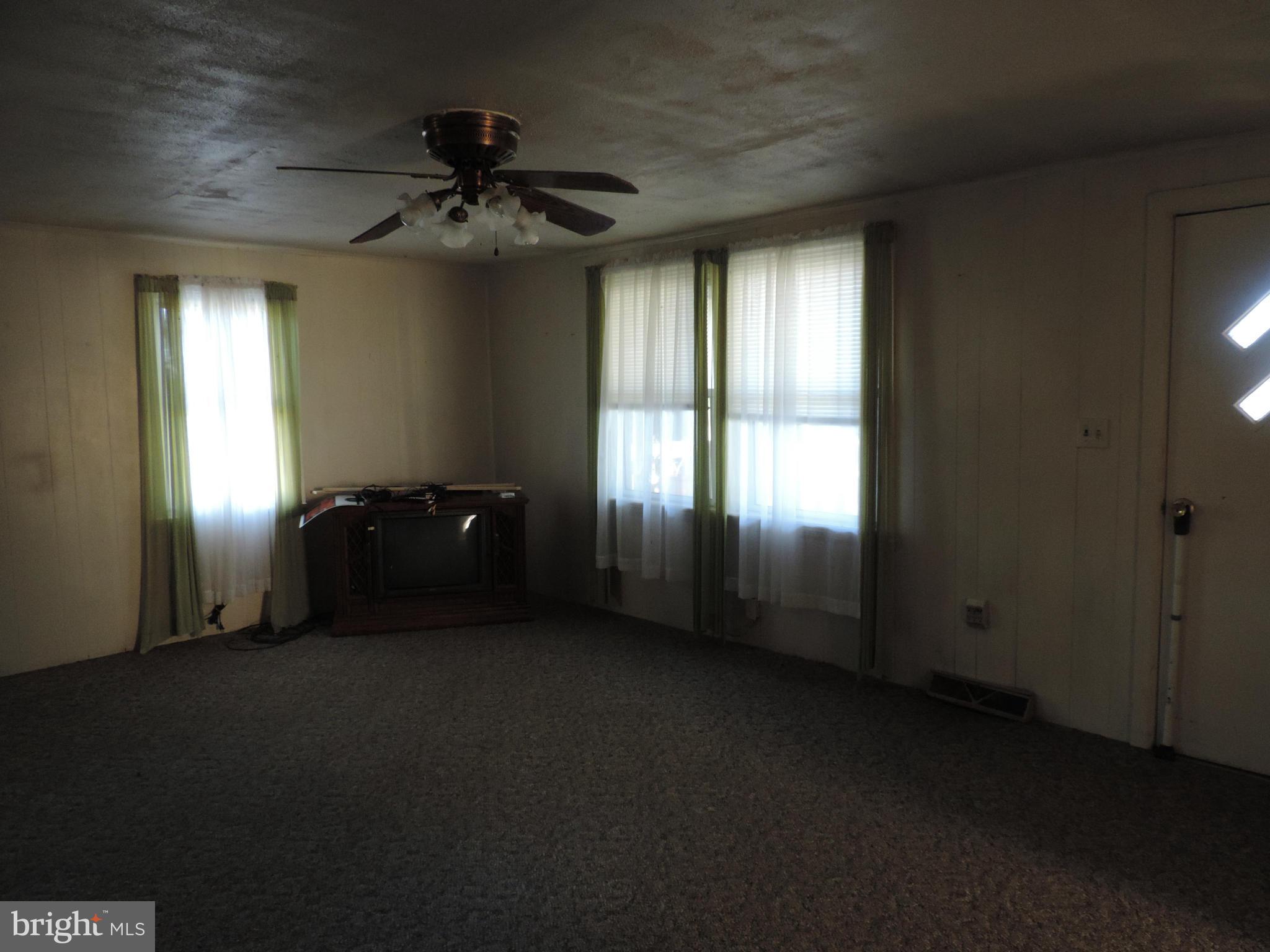 14740 Mercersburg Road Clear Spring, MD 21722 - Photo 9 of 19 Living Room