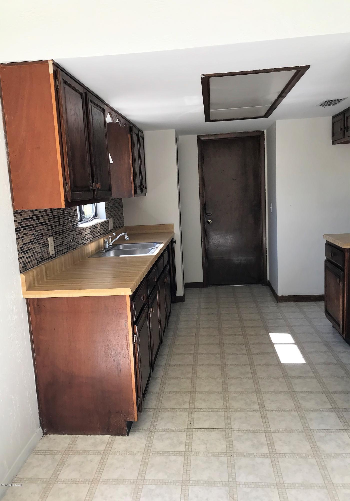 533 Northern Road South Daytona, FL 32119 - Photo 5 of 14 IMG_2104