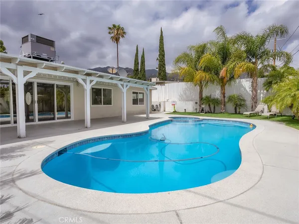 $919,919 | 13424 Dyer Street, Sylmar, CA 91342