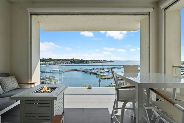 $630,000 | 199 Waterpoint Court, Unit 310, Conroe, TX 77304